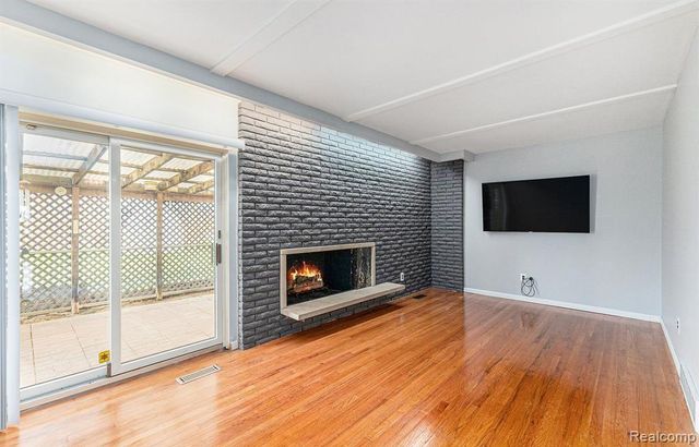 29362 Desmond Drive, Warren, MI 48093