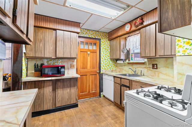 8952 218th Street, Queens Village, NY 11427