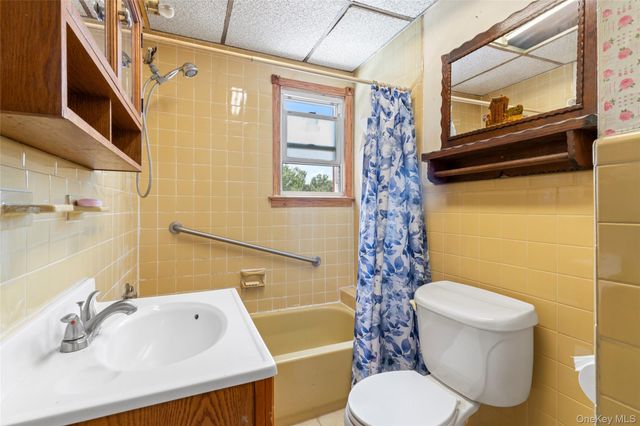 8952 218th Street, Queens Village, NY 11427