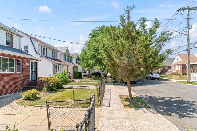 8952 218th Street, Queens Village, NY 11427
