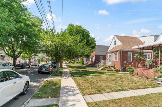 8952 218th Street, Queens Village, NY 11427