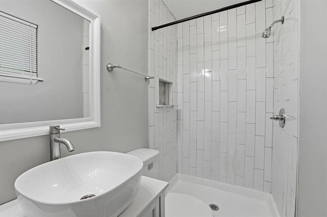 5704 NW 33rd Street, Oklahoma City, OK 73122