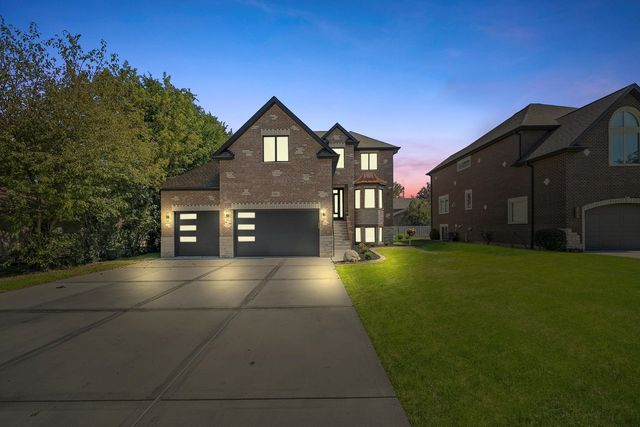 10441 S 83rd Avenue, Palos Hills, IL 60465