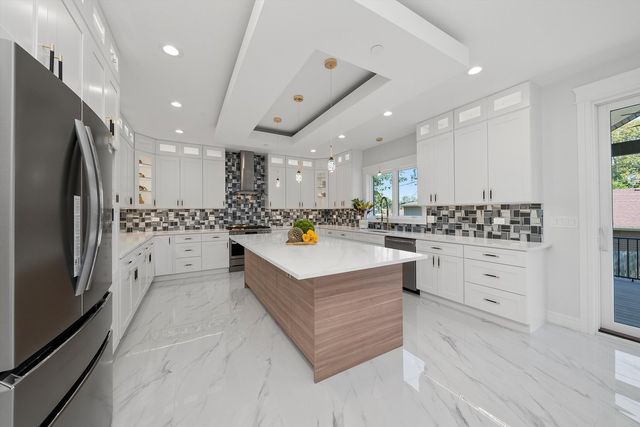 10441 S 83rd Avenue, Palos Hills, IL 60465