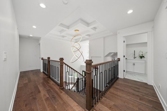 10441 S 83rd Avenue, Palos Hills, IL 60465