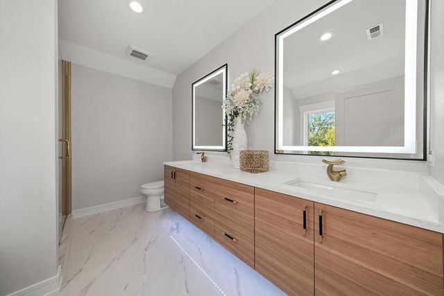 10441 S 83rd Avenue, Palos Hills, IL 60465