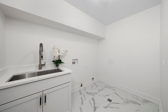 10441 S 83rd Avenue, Palos Hills, IL 60465