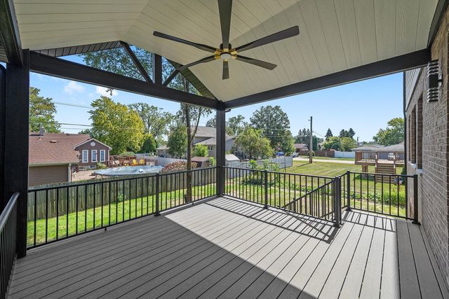 10441 S 83rd Avenue, Palos Hills, IL 60465