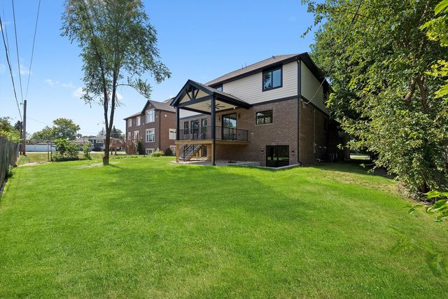 10441 S 83rd Avenue, Palos Hills, IL 60465