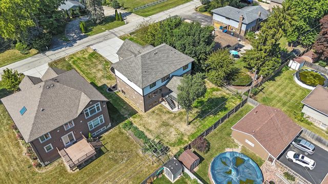 10441 S 83rd Avenue, Palos Hills, IL 60465