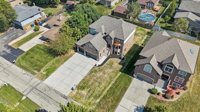 10441 S 83rd Avenue, Palos Hills, IL 60465