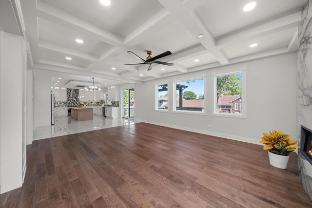 10441 S 83rd Avenue, Palos Hills, IL 60465