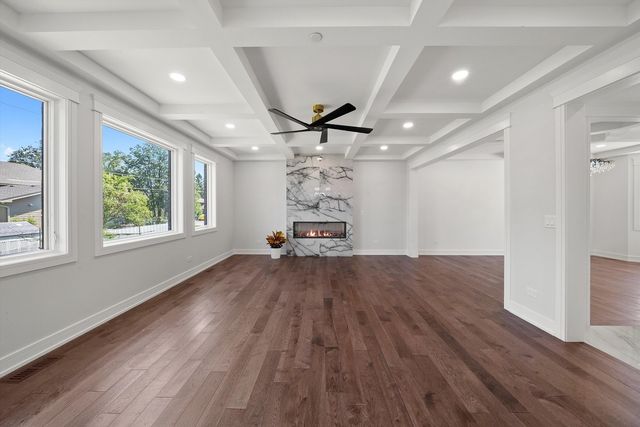 10441 S 83rd Avenue, Palos Hills, IL 60465