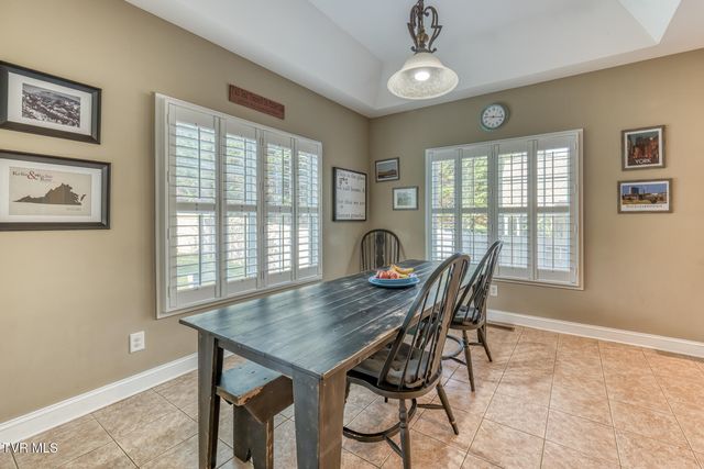 1016 Embassy Row, Johnson City, TN 37601