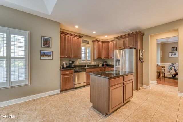 1016 Embassy Row, Johnson City, TN 37601