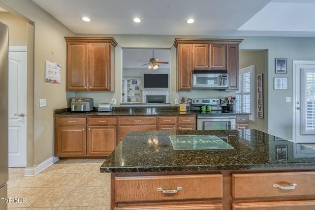 1016 Embassy Row, Johnson City, TN 37601