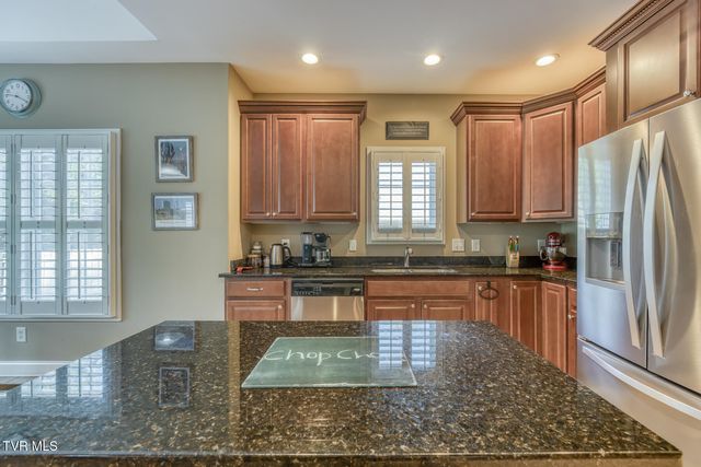 1016 Embassy Row, Johnson City, TN 37601