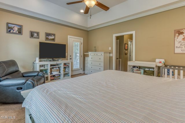 1016 Embassy Row, Johnson City, TN 37601