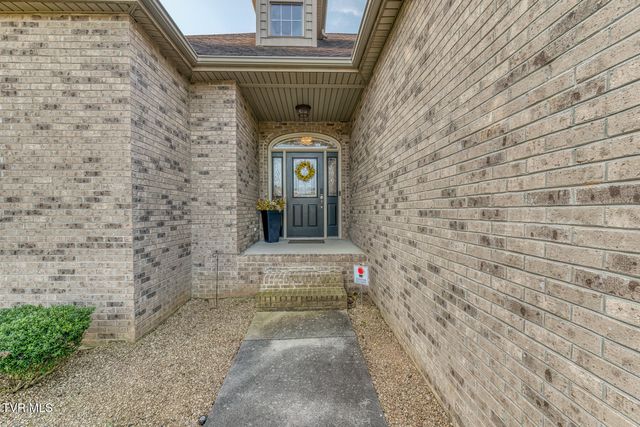 1016 Embassy Row, Johnson City, TN 37601