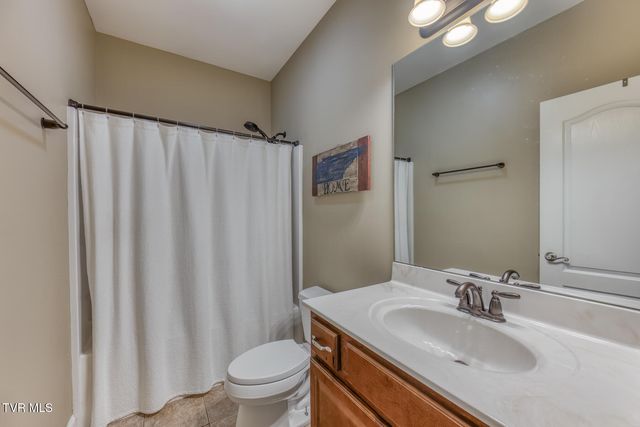1016 Embassy Row, Johnson City, TN 37601