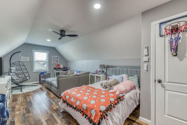 1016 Embassy Row, Johnson City, TN 37601