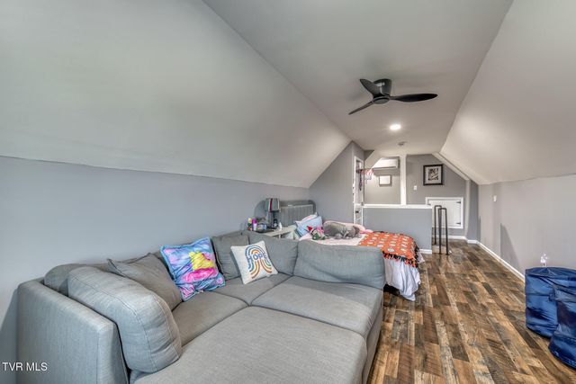 1016 Embassy Row, Johnson City, TN 37601