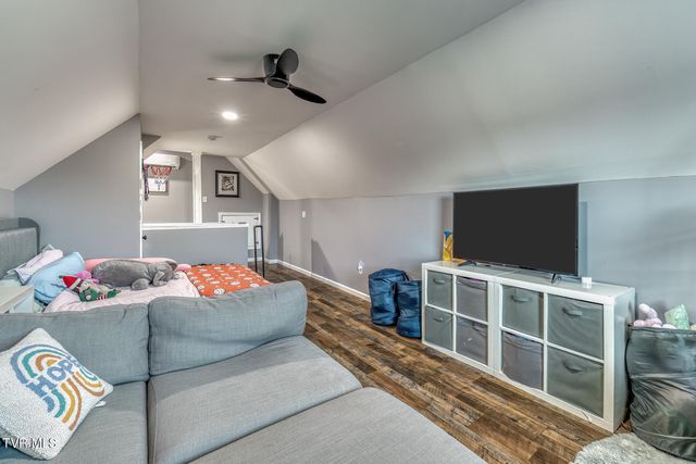 1016 Embassy Row, Johnson City, TN 37601