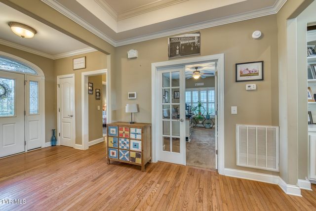 1016 Embassy Row, Johnson City, TN 37601