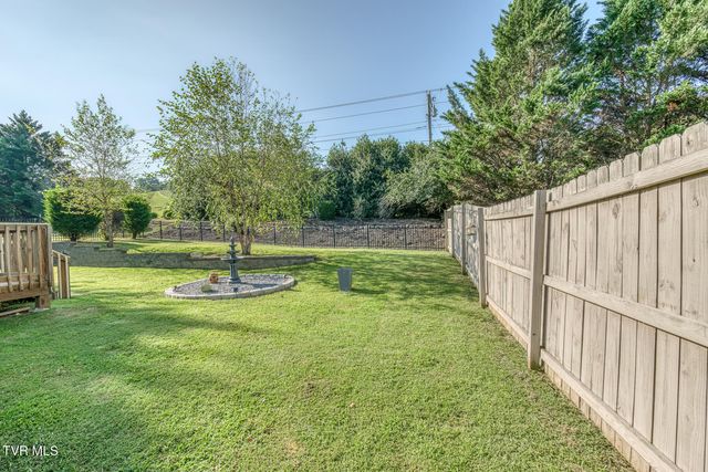 1016 Embassy Row, Johnson City, TN 37601