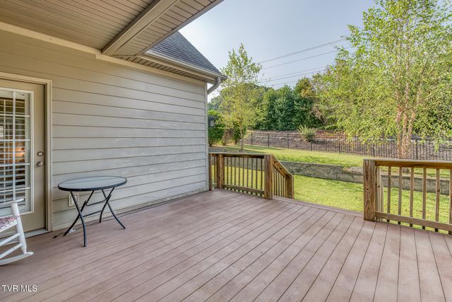 1016 Embassy Row, Johnson City, TN 37601