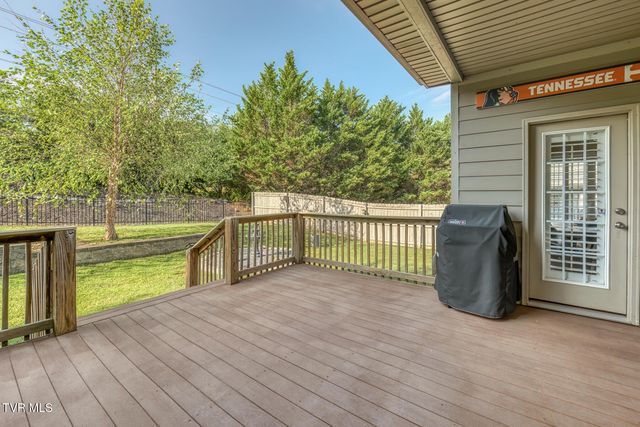 1016 Embassy Row, Johnson City, TN 37601