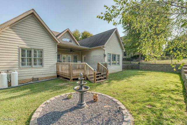 1016 Embassy Row, Johnson City, TN 37601