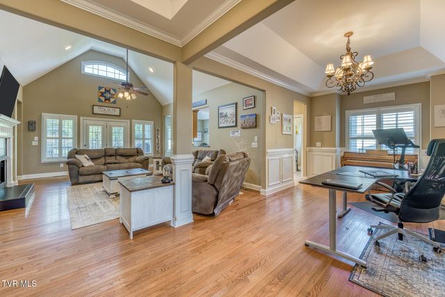 1016 Embassy Row, Johnson City, TN 37601