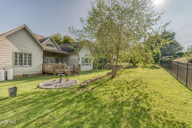 1016 Embassy Row, Johnson City, TN 37601
