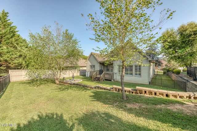 1016 Embassy Row, Johnson City, TN 37601