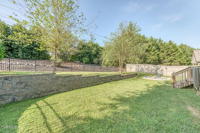 1016 Embassy Row, Johnson City, TN 37601