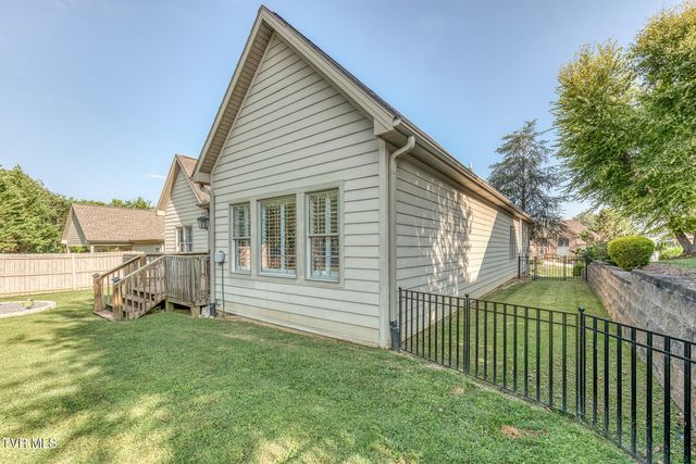 1016 Embassy Row, Johnson City, TN 37601