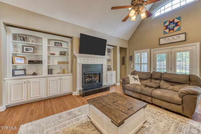 1016 Embassy Row, Johnson City, TN 37601