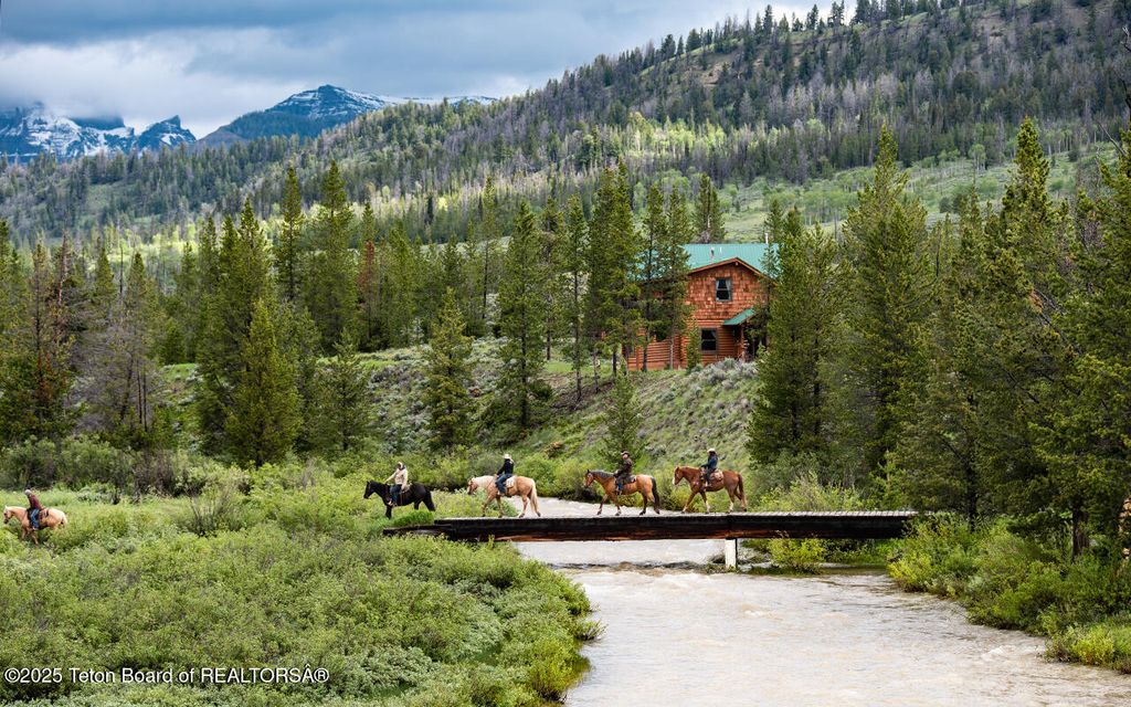 3737 US-26, Dubois, WY 82513 photo 10