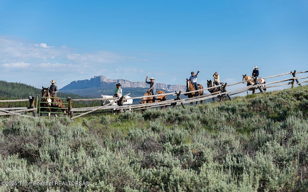 3737 US-26, Dubois, WY 82513 photo 21