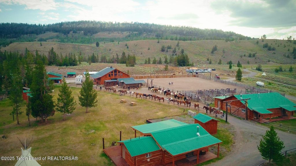 3737 US-26, Dubois, WY 82513 photo 5