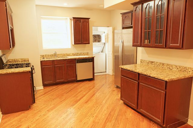 7753 S ESSEX Avenue 2S, Chicago, IL 60643