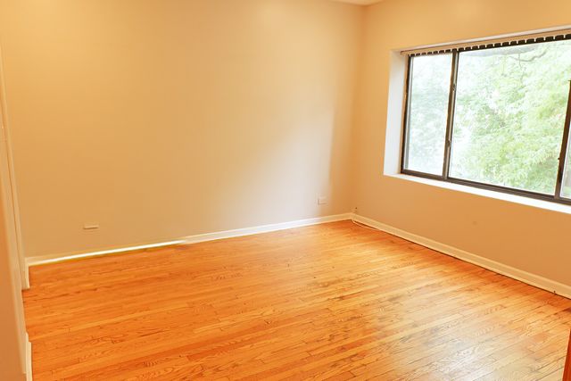 7753 S ESSEX Avenue 2S, Chicago, IL 60643