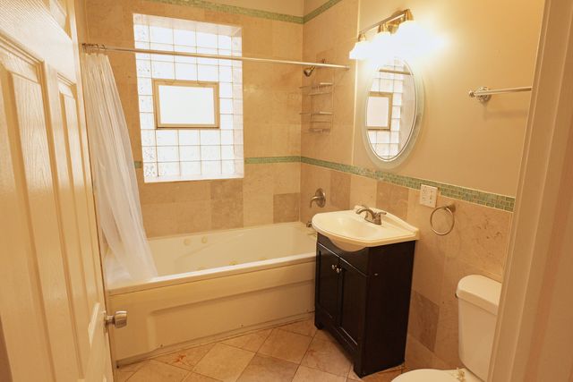 7753 S ESSEX Avenue 2S, Chicago, IL 60643
