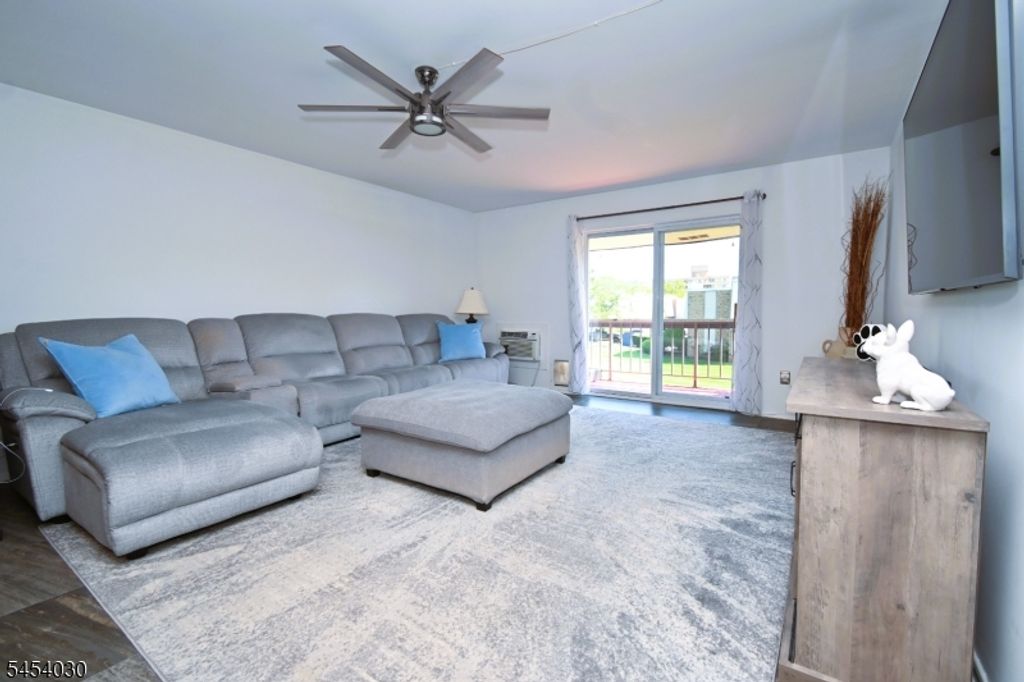 808 Eves Dr 2M, Hillsborough Twp., NJ 08844 — photo 2