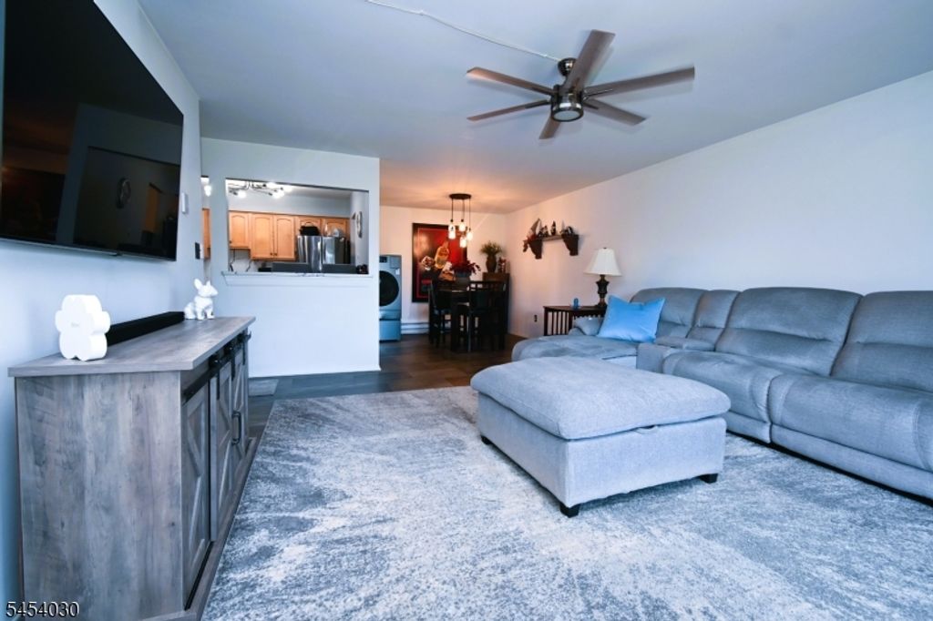 808 Eves Dr 2M, Hillsborough Twp., NJ 08844 — photo 4
