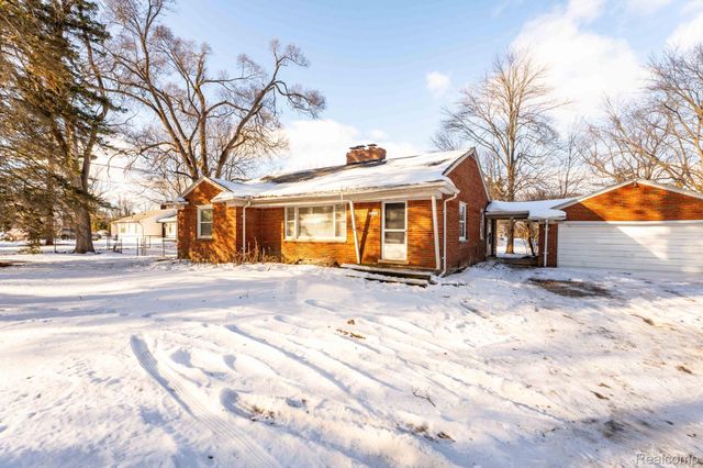 2580 Walnut Lake Road, West Bloomfield Charter Township, MI 48323