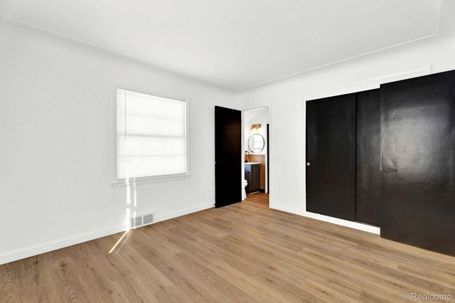 2580 Walnut Lake Road, West Bloomfield Charter Township, MI 48323