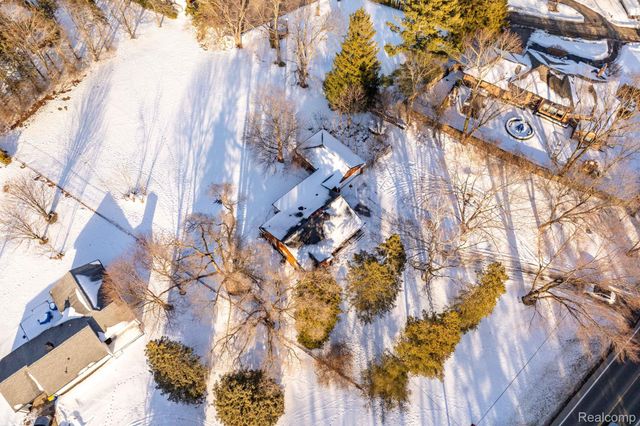 2580 Walnut Lake Road, West Bloomfield Charter Township, MI 48323