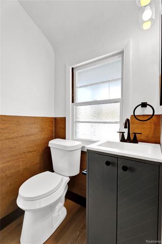 2580 Walnut Lake Road, West Bloomfield Charter Township, MI 48323